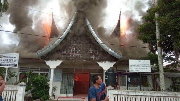 Satu Jam Kantor Lurah di Bukittinggi Terbakar, Kerugian Capai Rp500 Juta