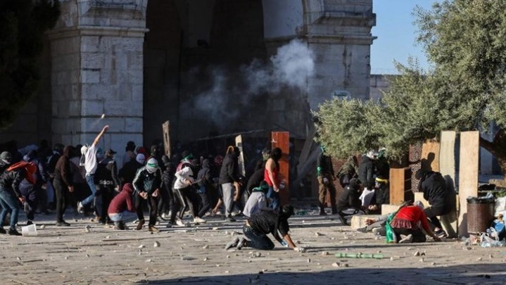 Penjajah Israel Serang Jamaah di Dalam Masjid Al Aqsa, Puluhan Orang Luka Kritis