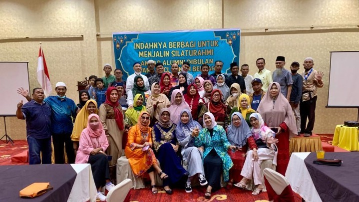 IKA Alumni SMP Negeri 5 Pekanbaru Tamatan 1986 Berbagi pada Masyarakat Kurang Mampu