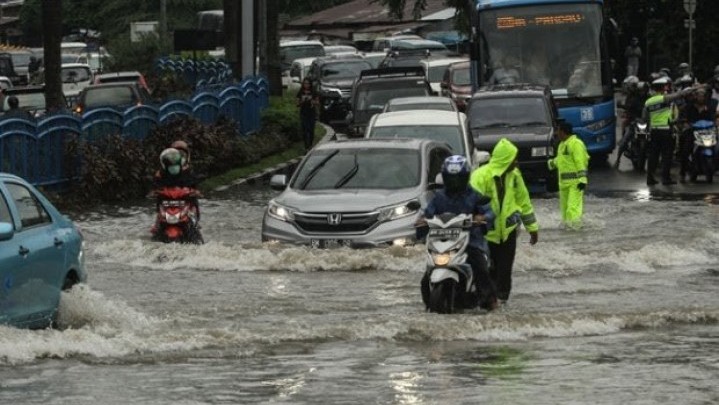 Siap Bantu Korban Banjir, Petugas BPBD Pekanbaru Siaga 24 Jam di Kantor Siap Bantu Korban Banjir, Petugas BPBD Pekanbaru Siaga 24 Jam di Kantor
