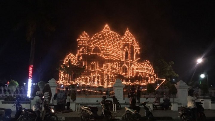 Warisan Budaya Nasional Lampu Colok di Kediaman Gubri