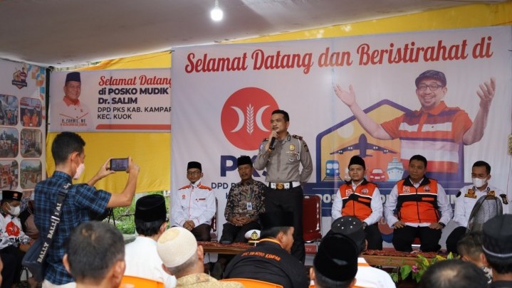 Polres Kampar Sebut Posko Mudik Dr. Salim Sangat Membantu: Euforia Mudik, Arus Lalu Lintas Membludak Polres Kampar Sebut Posko Mudik Dr. Salim Sangat Membantu: Euforia Mudik, Arus Lalu Lintas Membludak