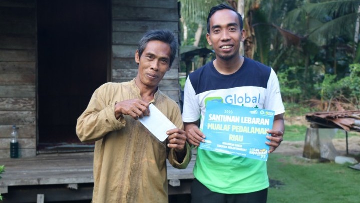 Santunan Lebaran untuk Mualaf di Pelosok Riau dari Global Zakat