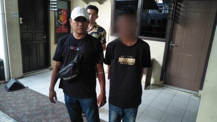 Satpol PP Amankan Pemuda Lakukan Pungli di Pantai Padang