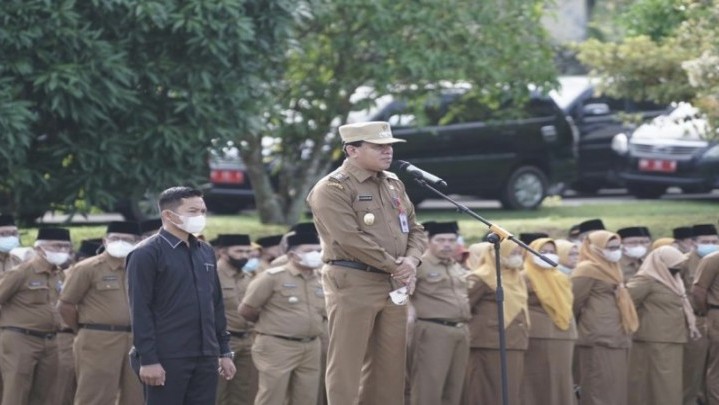 Plt Bupati Kuansing Beri Kelonggaran Tiga Hari Bagi Pegawai Dalam Perjalanan Balik Lebaran Plt Bupati Kuansing Beri Kelonggaran Tiga Hari Bagi Pegawai Dalam Perjalanan Balik Lebaran