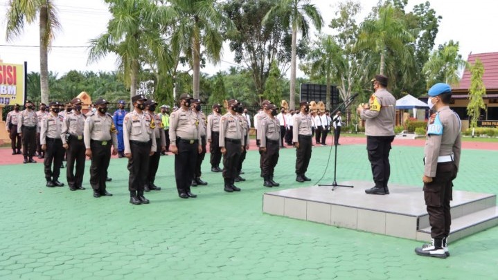 Personel Polres Siak Terima Penghargaan Karena Data Masyarakat Penerima BTPKLW Tertinggi