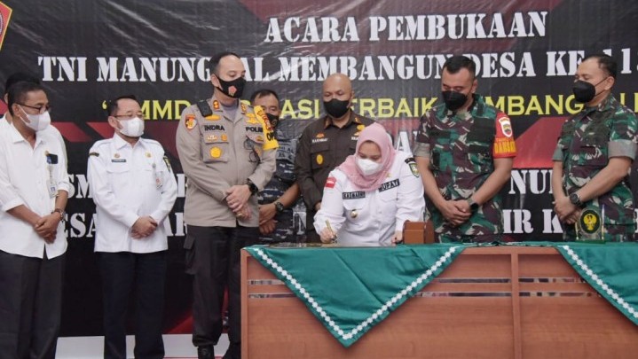 Bupati Kasmarni Buka TMMD di Desa Muara Basung Bupati Kasmarni Buka TMMD di Desa Muara Basung