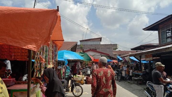 Pedagang Kesal Banyak Pungli Di Pasar Tradisional Danau Bingkuang