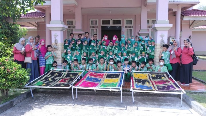 Dekranasda Siak Kenalkan Budaya Batik pada Anak-anak