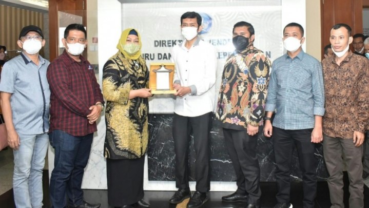 Disdik Bengkalis Langsung Jumpai Pihak Kemendikbud Bahas Masalah PPPK Disdik Bengkalis Langsung Jumpai Pihak Kemendikbud Bahas Masalah PPPK