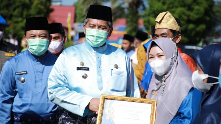 Penghargaan Bupati Alfedri untuk Insan Pendidikan di Siak