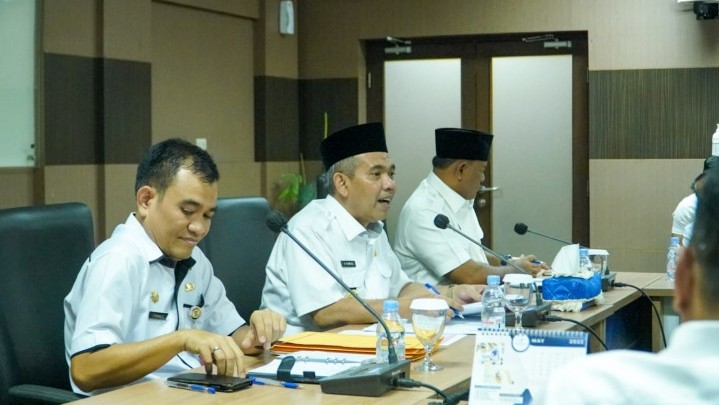 Pj Bupati Kampar Dr. Kamsol Kumpulkan OPD untuk Menyusun Program 100 Hari Kerja Pj Bupati Kampar Dr. Kamsol Kumpulkan OPD untuk Menyusun Program 100 Hari Kerja