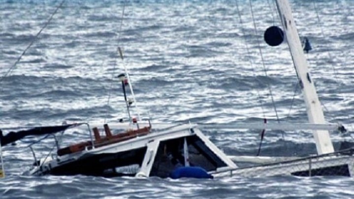 Kapal Motor Bawa Puluhan Orang Tenggelam