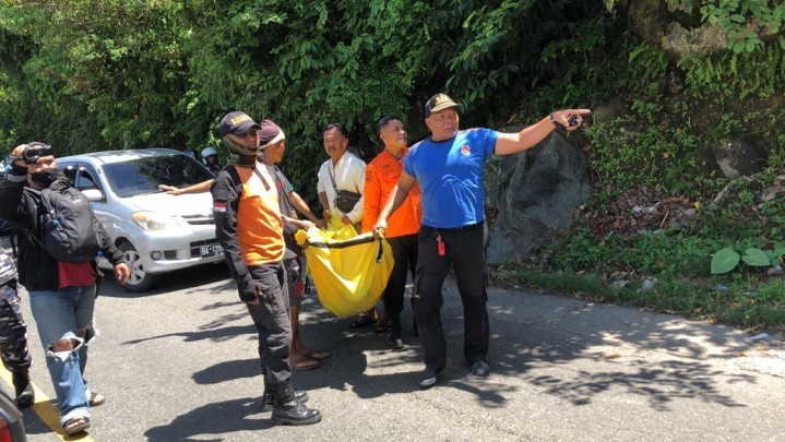 Seluruh Penumpang Pikap yang Jatuh ke Laut di Kota Padang Ditemukan Seluruh Penumpang Pikap yang Jatuh ke Laut di Kota Padang Ditemukan