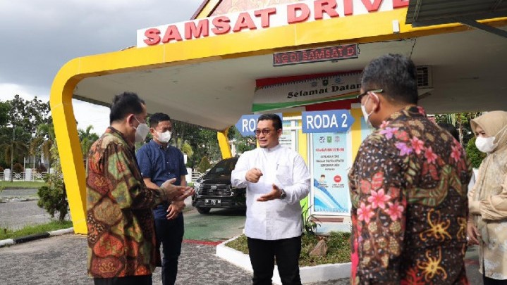 Samsat Drive Thru Bapenda Riau Ditinjau Dirjen Kemendagri, Ini Penilaiannya