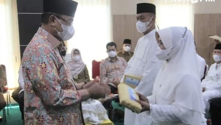 Puluhan JCH Korpri Inhil Dilepas Bupati HM Wardan Puluhan JCH Korpri Inhil Dilepas Bupati HM Wardan