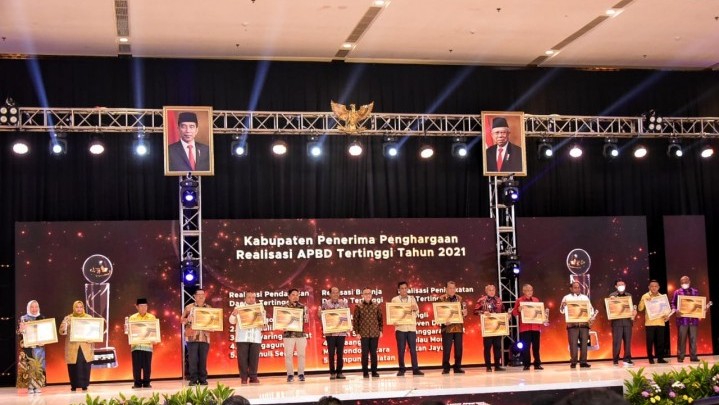 Karena Realisasi Pendapatan Daerah, Bupati Bengkalis Terima Penghargaan Mendagri Karena Realisasi Pendapatan Daerah, Bupati Bengkalis Terima Penghargaan Mendagri