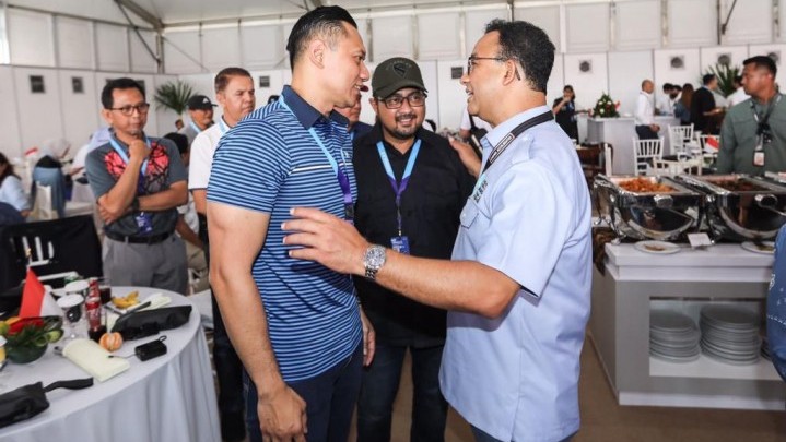 Nonton Formula E, AHY Disambut Akrab Anies Baswedan