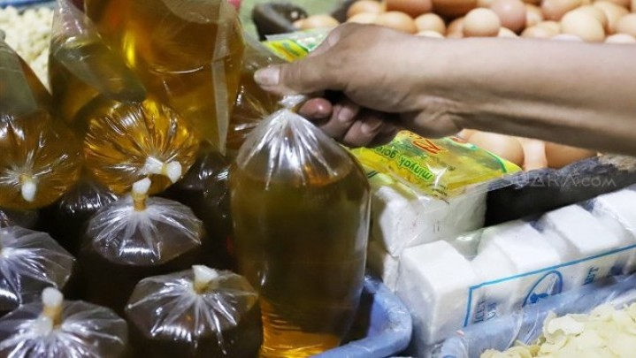 Disperindag Riau Pastikan Tidak Ada Kelangkaan Minyak Goreng Curah Disperindag Riau Pastikan Tidak Ada Kelangkaan Minyak Goreng Curah