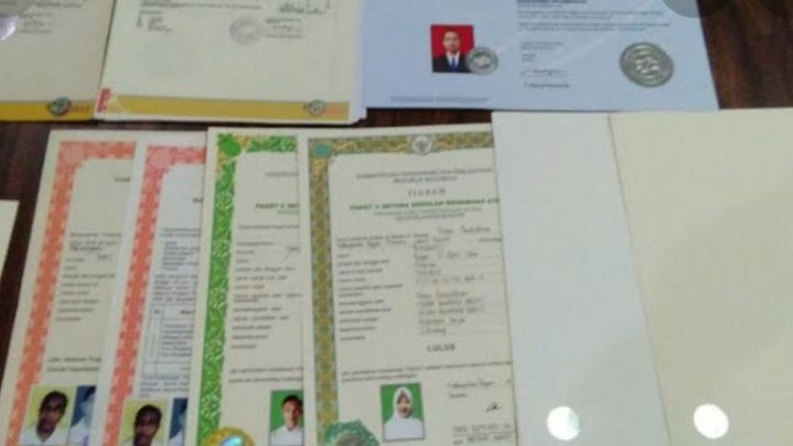 Pengambilan Ijazah SMA Dikabarkan Ada Syarat Tertentu, Ini Penjelasan Disdik Riau Pengambilan Ijazah SMA Dikabarkan Ada Syarat Tertentu, Ini Penjelasan Disdik Riau