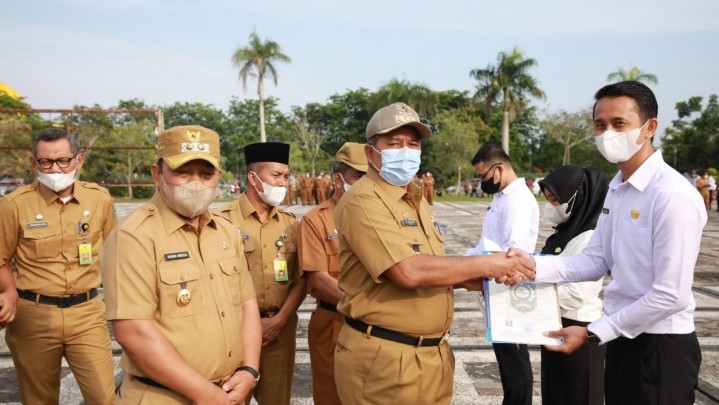 Bupati Alfedri Ingatkan Calon ASN Mesti Berkontribusi untuk Daerah Bupati Alfedri Ingatkan Calon ASN Mesti Berkontribusi untuk Daerah
