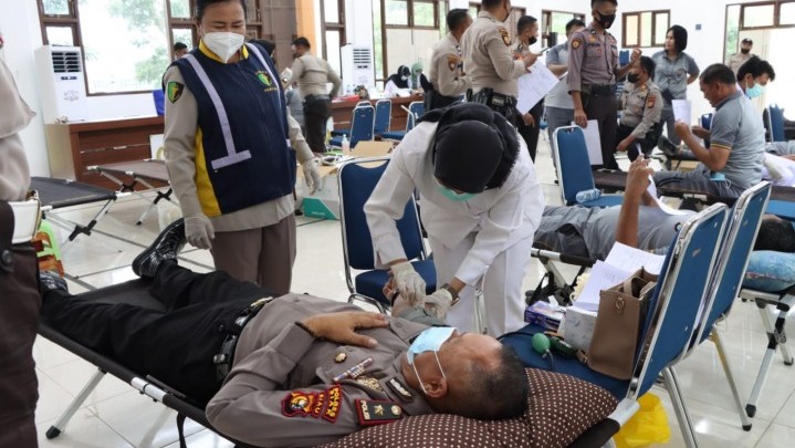 Sambut Hari Bhayangkara, Ratusan Personel Polres Siak Ikut Donor Darah Sambut Hari Bhayangkara, Ratusan Personel Polres Siak Ikut Donor Darah