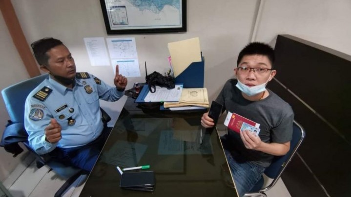 WNA Malaysia Dideportasi Karena Langgar Izin Tinggal WNA Malaysia Dideportasi Karena Langgar Izin Tinggal