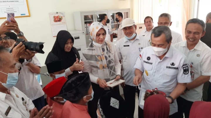 Hari Jadi ke 68, Gubri Syamsuar ke Panti Asuhan Hari Jadi ke 68, Gubri Syamsuar ke Panti Asuhan