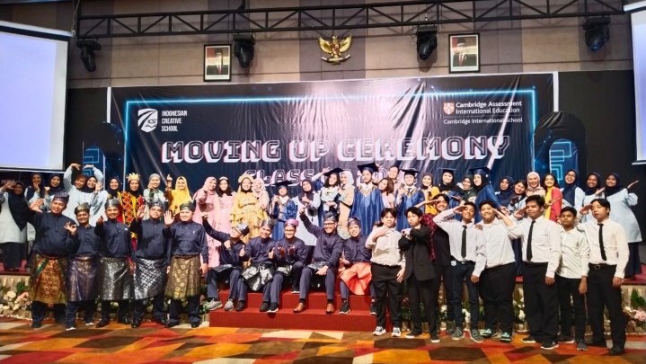 Indonesia Creative School Gelar Moving up Ceremony, Pelajarnya Sukses Bawakan Teater 'Putri Kaca Mayang'