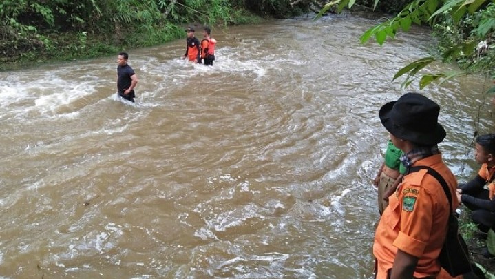 Tiga Siswa SMK Padang Hanyut di Sungai Lubuak Tongga