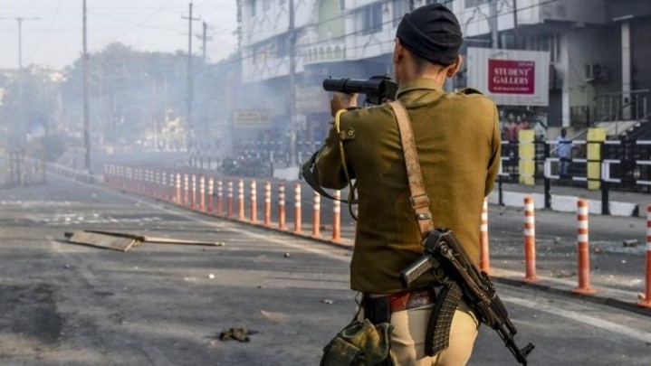 Polisi India Tembak Mati Pengunjuk Rasa Anti-politikus India Penghina Nabi Polisi India Tembak Mati Pengunjuk Rasa Anti-politikus India Penghina Nabi