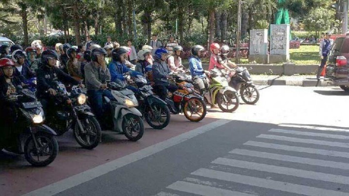 Imbauan Kakorlantas: Pengendara Sepeda Motor Jangan Pakai Sandal Jepit