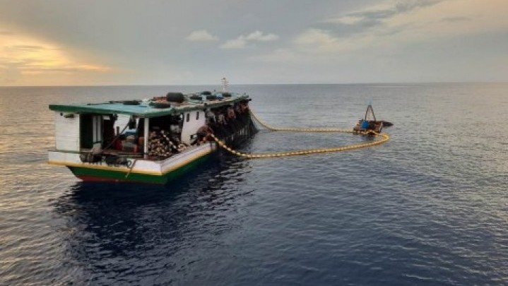 Kapal Pengangkut Pekerja Migran Ilegal Kecelakana di Perairan Kepri, Tujuh Orang Hilang Kapal Pengangkut Pekerja Migran Ilegal Kecelakana di Perairan Kepri, Tujuh Orang Hilang