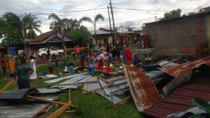 Puting Beliung Sulses: Puluhan Rumah Rusak, 1 Orang Meninggal