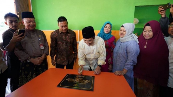 Gubri Syamsuar Resmikan Kedai Kopi Bengkalis, Disebut Dukungan Bagi Pelaku UMKM Gubri Syamsuar Resmikan Kedai Kopi Bengkalis, Disebut Dukungan Bagi Pelaku UMKM