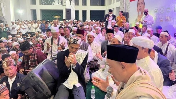 Di Jonggol, UAS: Jangan Sepelekan Syariat Islam, Ini Bukan Keras, Ini Bukan Radikal Di Jonggol, UAS: Jangan Sepelekan Syariat Islam, Ini Bukan Keras, Ini Bukan Radikal