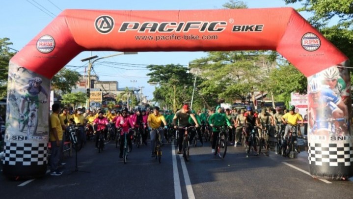 HUT ke-76 Bhayangkara, Polres Rohil Fun Bike dan Senam Bersama