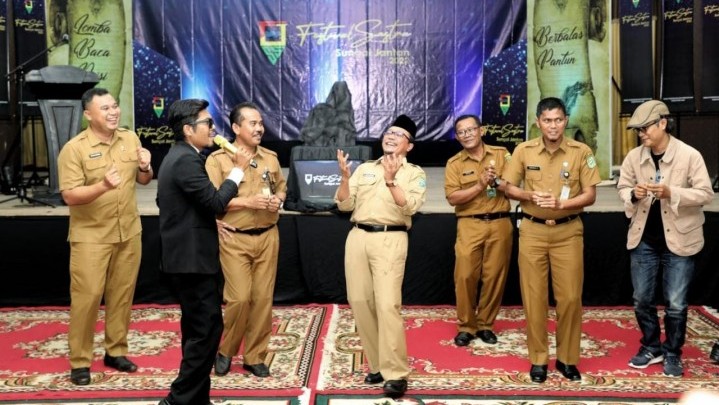 Sekdakab Siak Buka Festival Sastra Sungai Jantan Sekdakab Siak Buka Festival Sastra Sungai Jantan