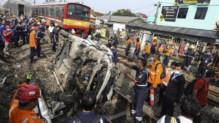 Mobil Travel Ditabrak Kereta Api di Sumut, 5 Orang Tewas