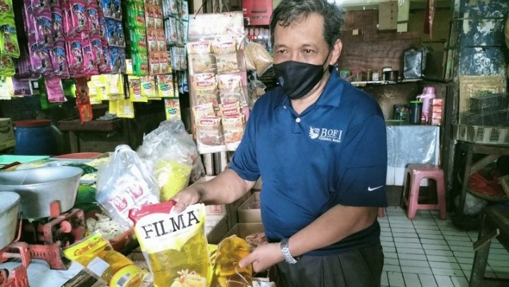 Ada-ada Saja, Beli Minyak Goreng Curah Wajib Gunakan Aplikasi PeduliLindungi atau NIK