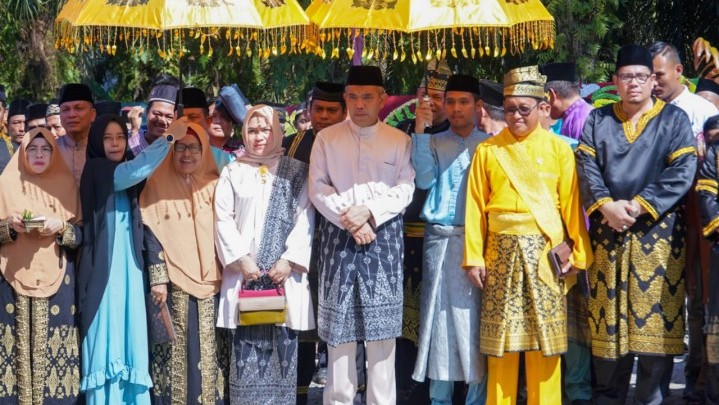 Dr. Kamsol Pulang 'Bainduok' ke Suku Piliang Dr. Kamsol Pulang 'Bainduok' ke Suku Piliang