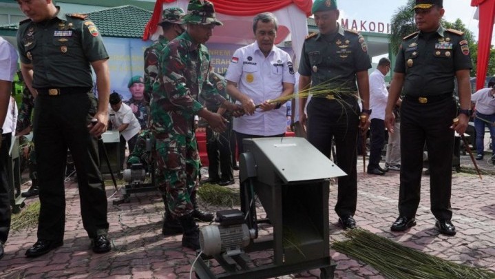 Inovasi Korem 031/WB: Rakit Mesin Serut Lidi Inovasi Korem 031/WB: Rakit Mesin Serut Lidi