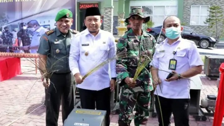 Lauching Alat Serut Lidi UMKM di Makorem, Wabup Siak: Diharapkan dapat Tingkatkan Ekonomi Lauching Alat Serut Lidi UMKM di Makorem, Wabup Siak: Diharapkan dapat Tingkatkan Ekonomi