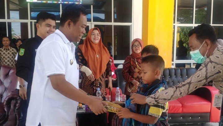 Wabup Rohil Apresiasi Khitanan Massal Karang Taruna Wabup Rohil Apresiasi Khitanan Massal Karang Taruna
