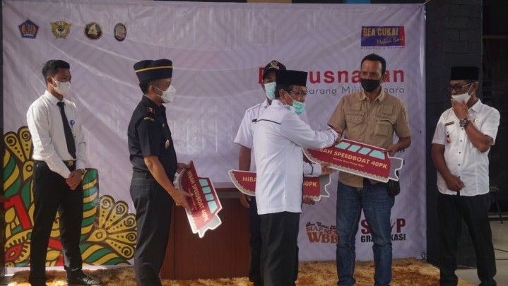 Tiga Desa di Inhil Dapat Hibah Speedboat dari KPPBC TMP C Tembilahan Tiga Desa di Inhil Dapat Hibah Speedboat dari KPPBC TMP C Tembilahan