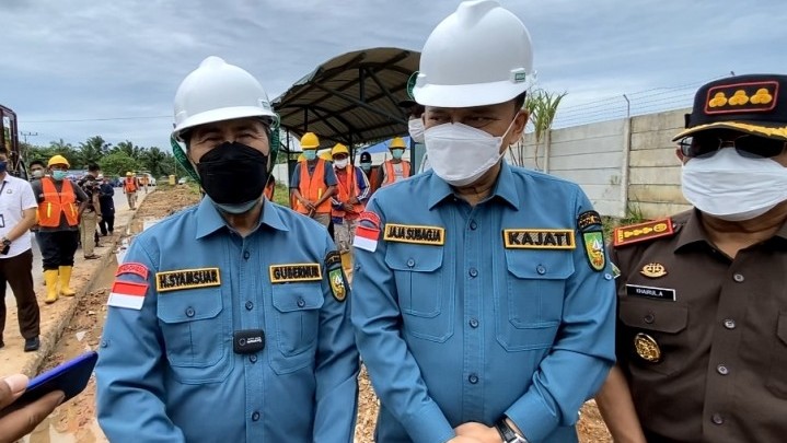 Syamsuar Bangga Realisasi Investasi di Riau Peringkat Tiga Nasional Syamsuar Bangga Realisasi Investasi di Riau Peringkat Tiga Nasional