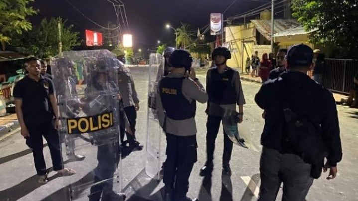 Wakapolres Kena Panah saat Coba Bubarkan Tawuran Wakapolres Kena Panah saat Coba Bubarkan Tawuran