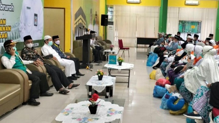 Pemeriksaan Covid-19 Langsung Dilakuan Bagi Jemaah Haji Asal Riau Pemeriksaan Covid-19 Langsung Dilakuan Bagi Jemaah Haji Asal Riau