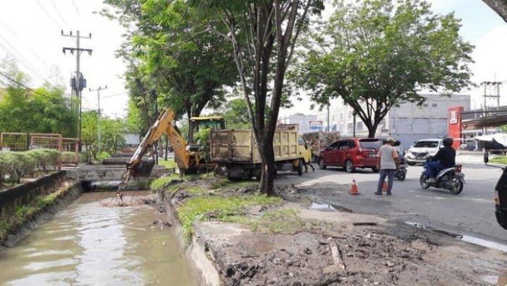 Pengerukan Drainase, PUPR Pekanbaru akan Beli Alat Berat di APBD Perubahan