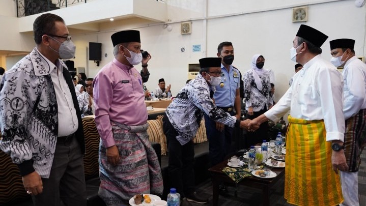 Ketua PGRI Riau Sebut Gubernur Syamsuar Pemimpin yang Peduli pada Guru